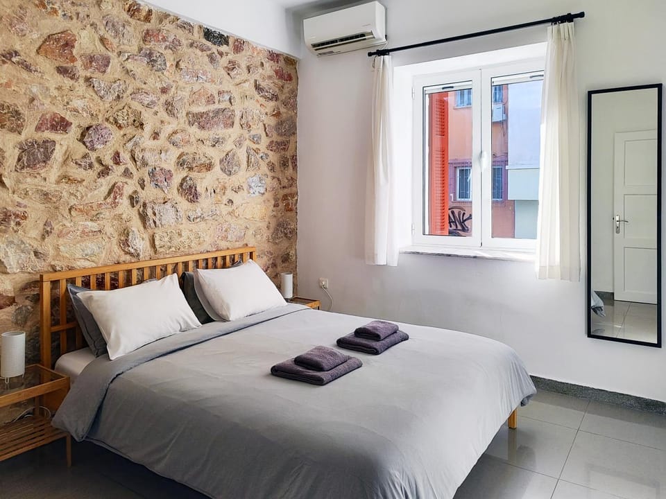 Bed, Bedroom, towels, air conditioner