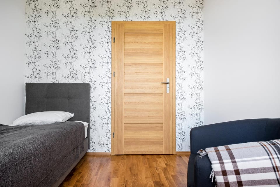 Bed, Day, Summer, Photo of the whole room, Seating area, Bedroom, On site, City view, Street view