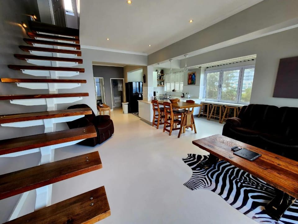 Living room, Seating area, Dining area, kitchen
