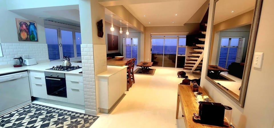 Coffee/tea facilities, Balcony/Terrace, Seating area, Dining area, Sea view, Sunset, dishwasher, oven, stove, toaster, kitchen