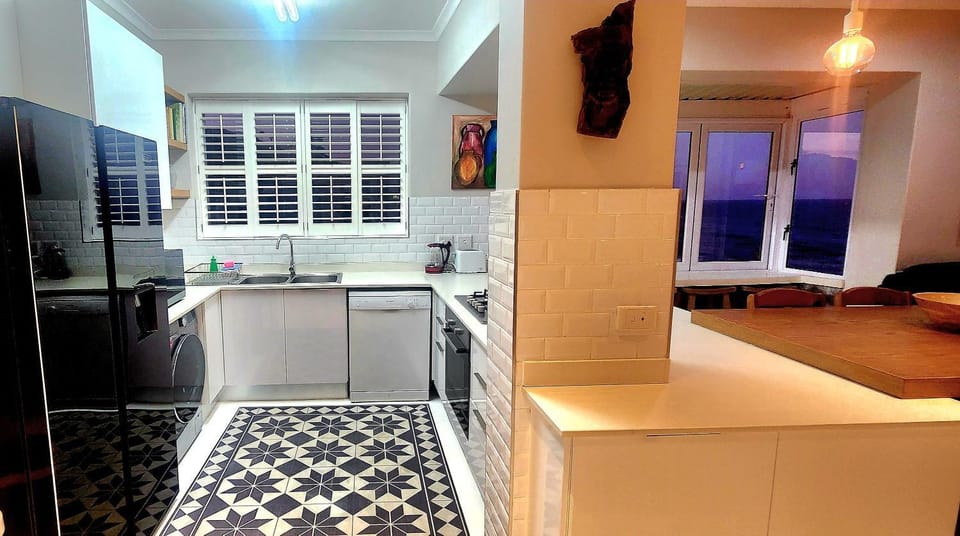 Dining area, dishwasher, oven, stove, toaster, kitchen