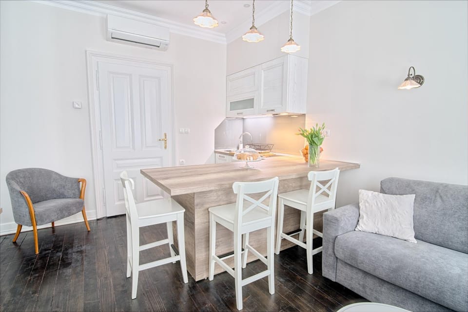 Kitchen or kitchenette, Living room, Dining area