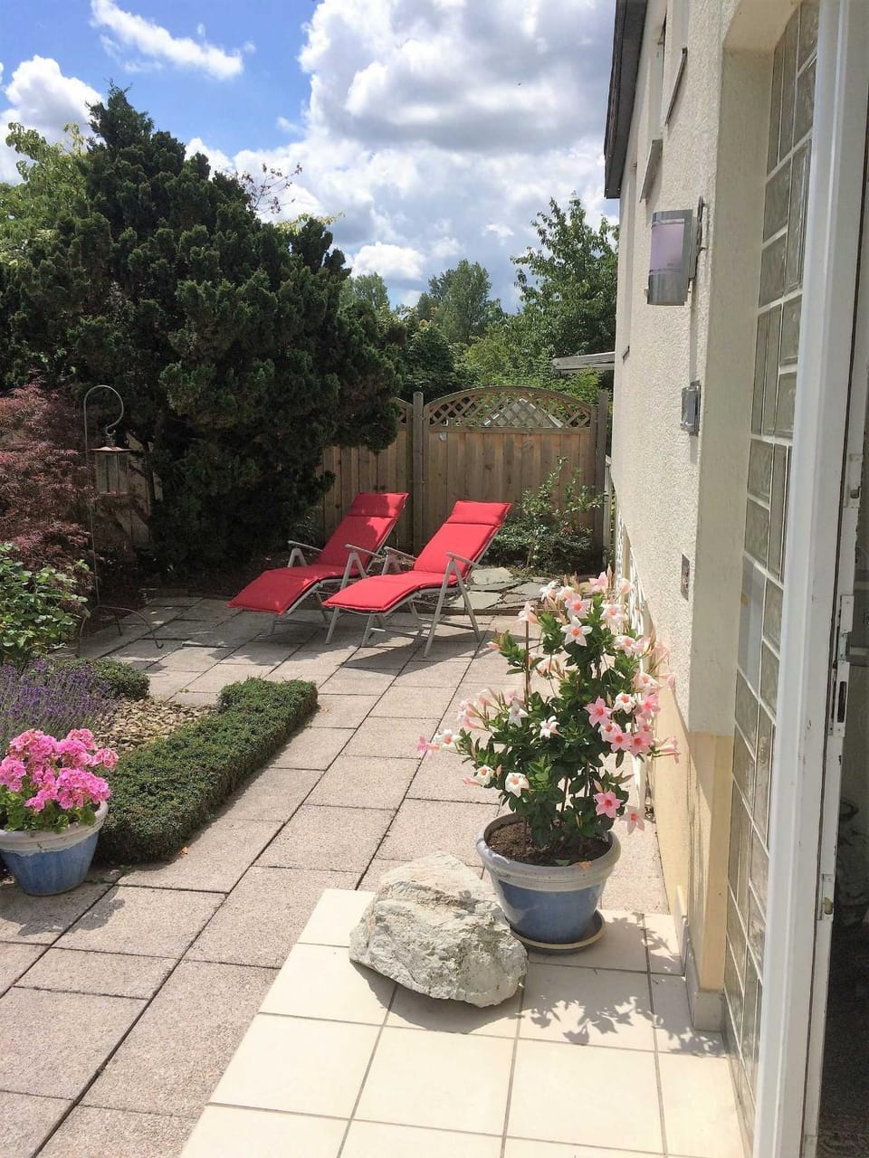 Balcony/Terrace, Area and facilities
