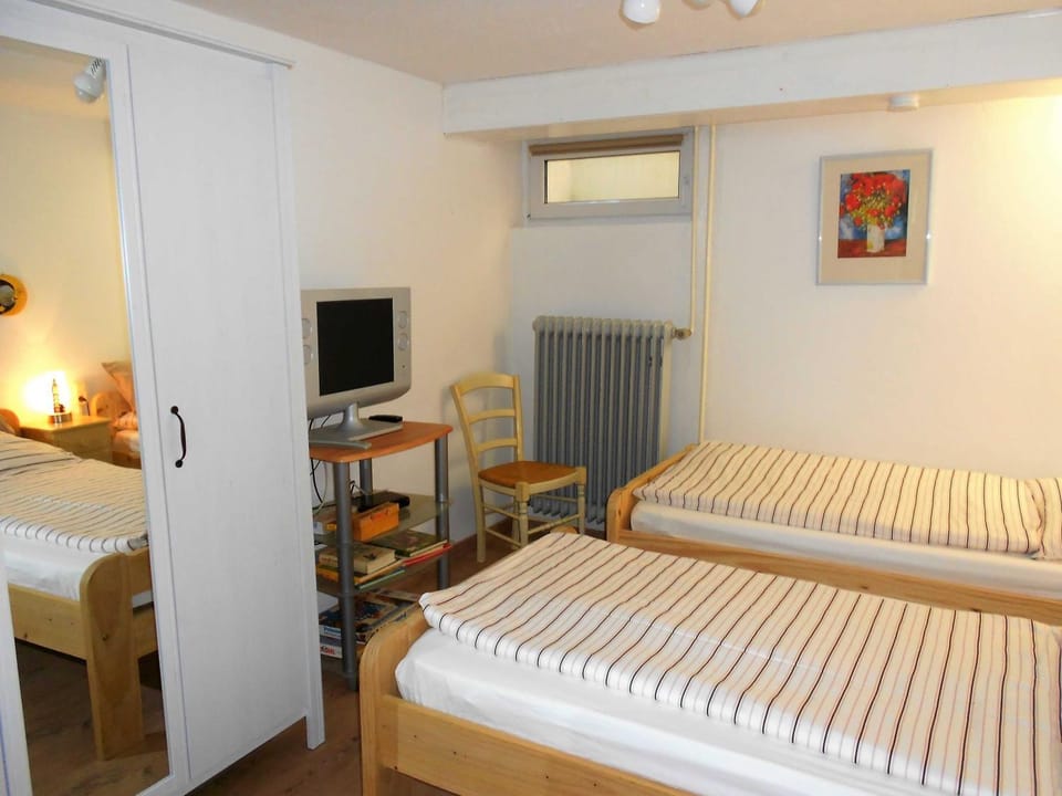 Bed, TV and multimedia, Other, Decorative detail, Bedroom