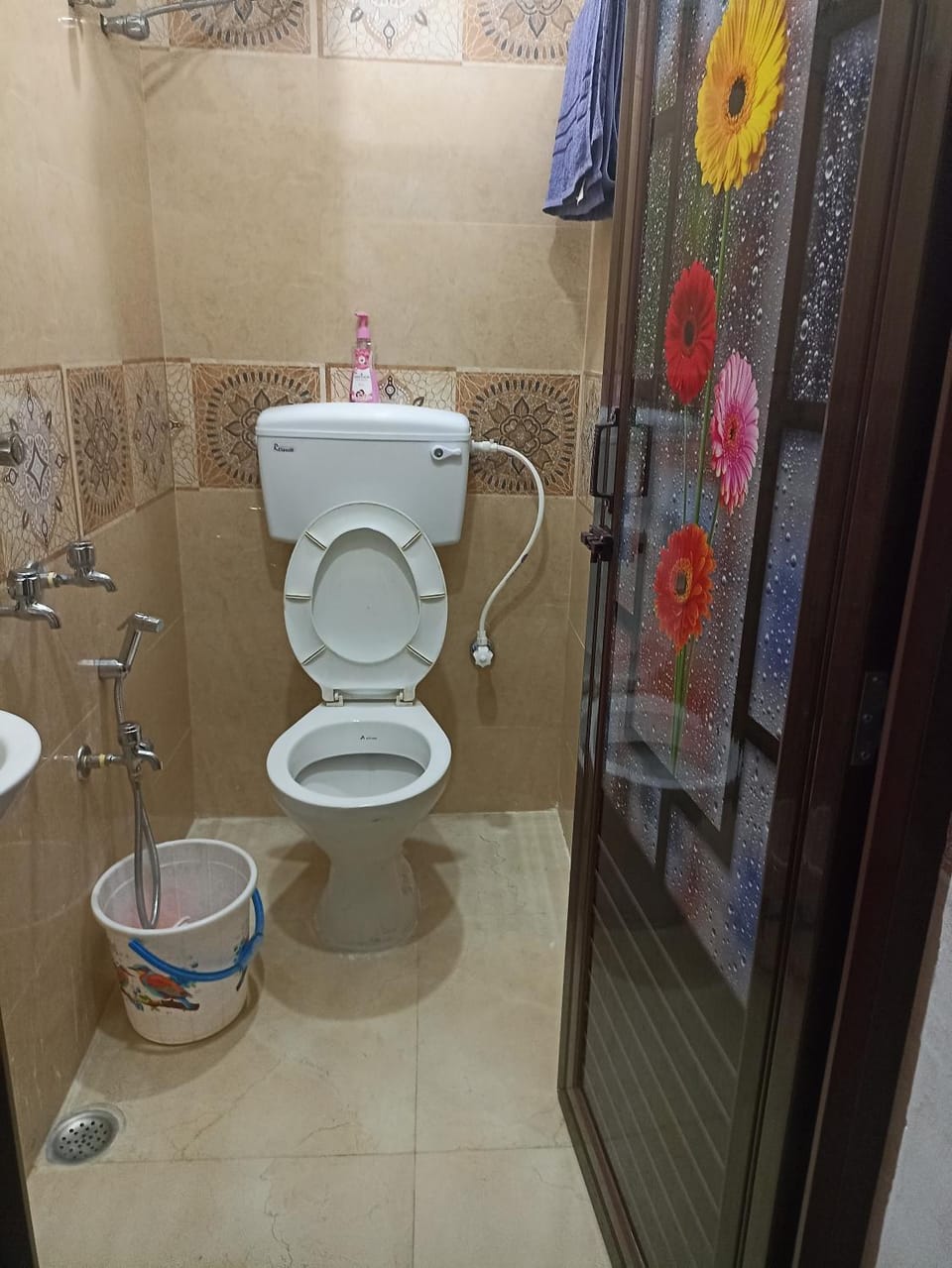 Kiran Guest House Bed and Breakfast in Kolkata