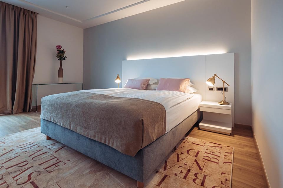 Bed, Photo of the whole room