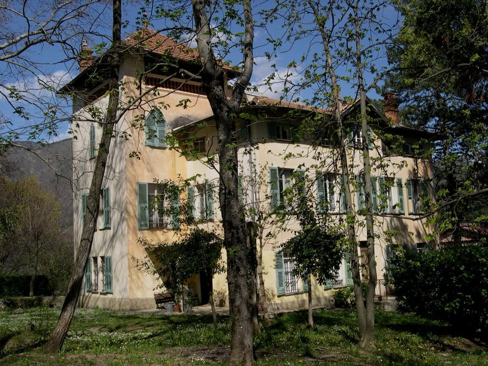 Property building, Facade/entrance, Garden
