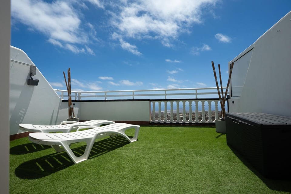 Balcony/Terrace, sunbed