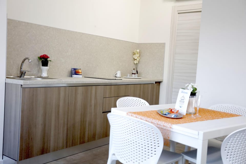 Kitchen or kitchenette, kitchen