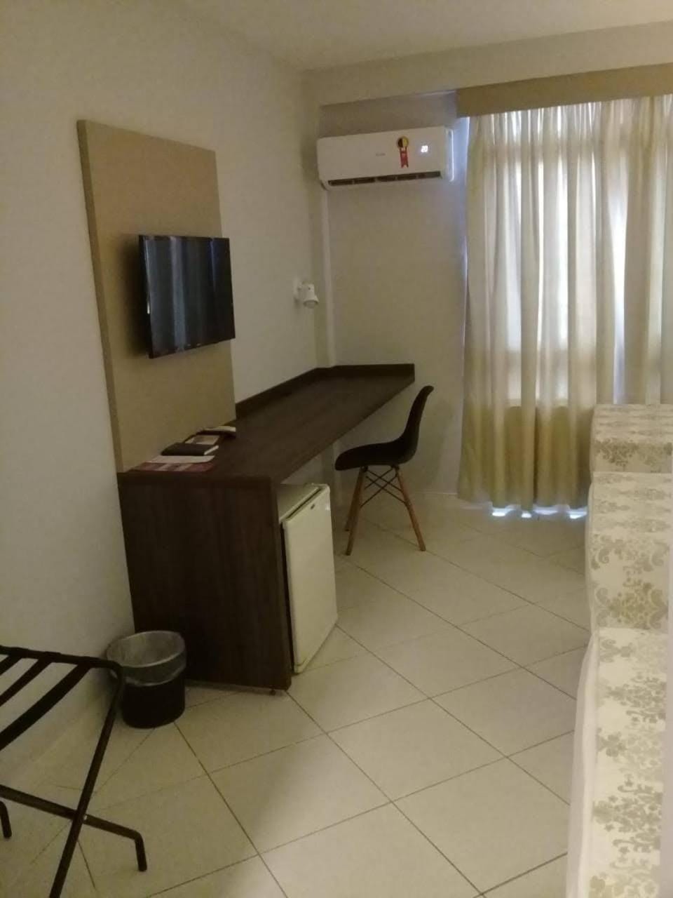 Business facilities, air conditioner