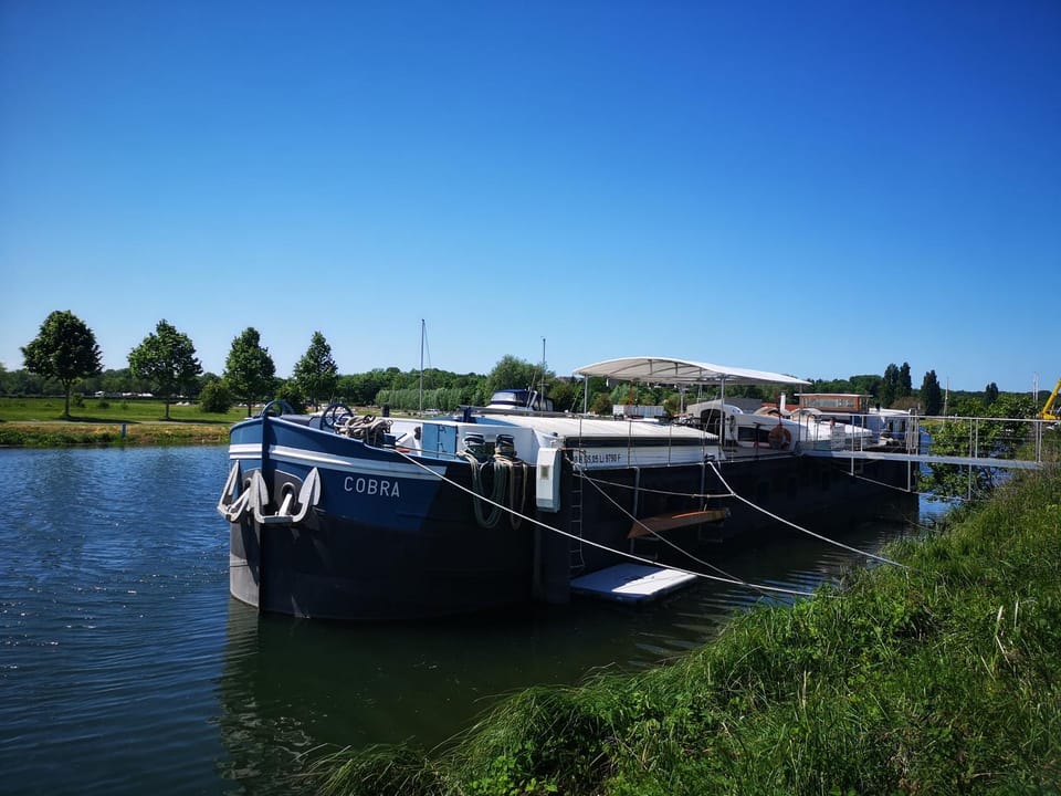 Odyssée gîte sur Péniche House in Hauts-de-France