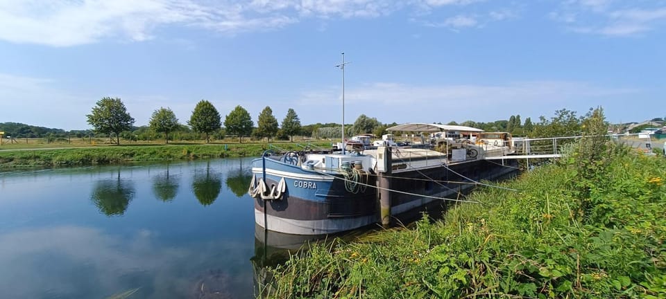Odyssée gîte sur Péniche House in Hauts-de-France