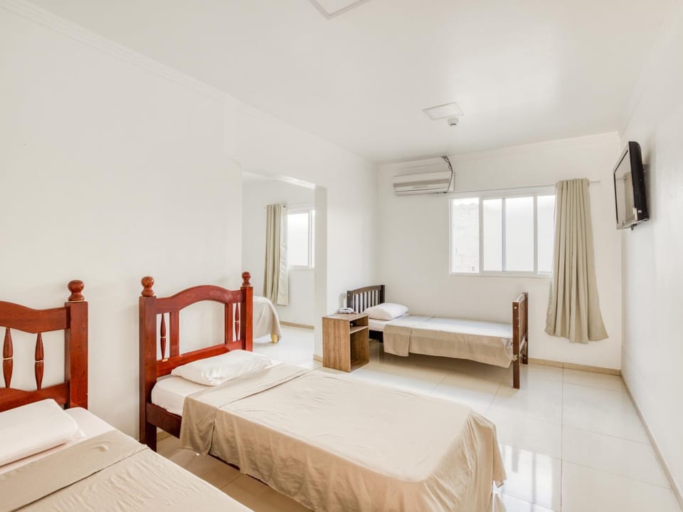 Bed, TV and multimedia, Photo of the whole room, Bedroom, air conditioner