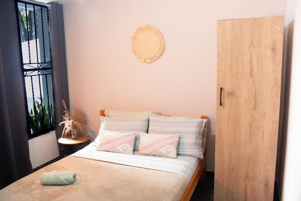 Bed, Photo of the whole room, wardrobe