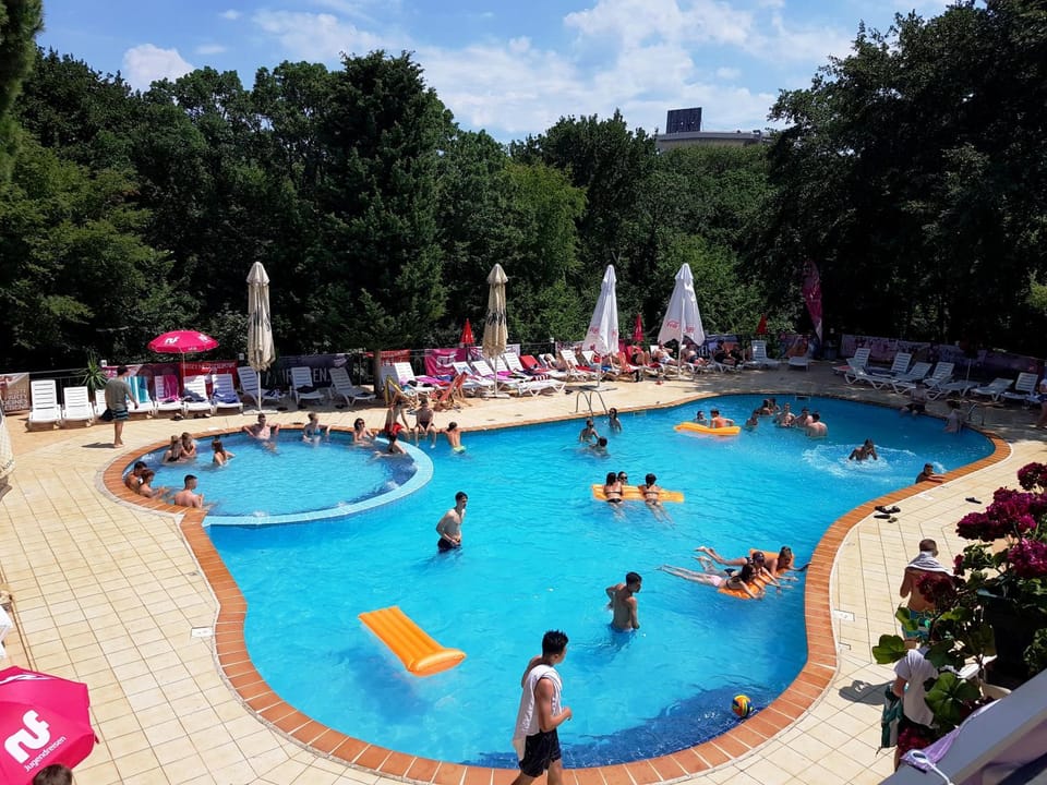 Swimming pool, Swimming pool