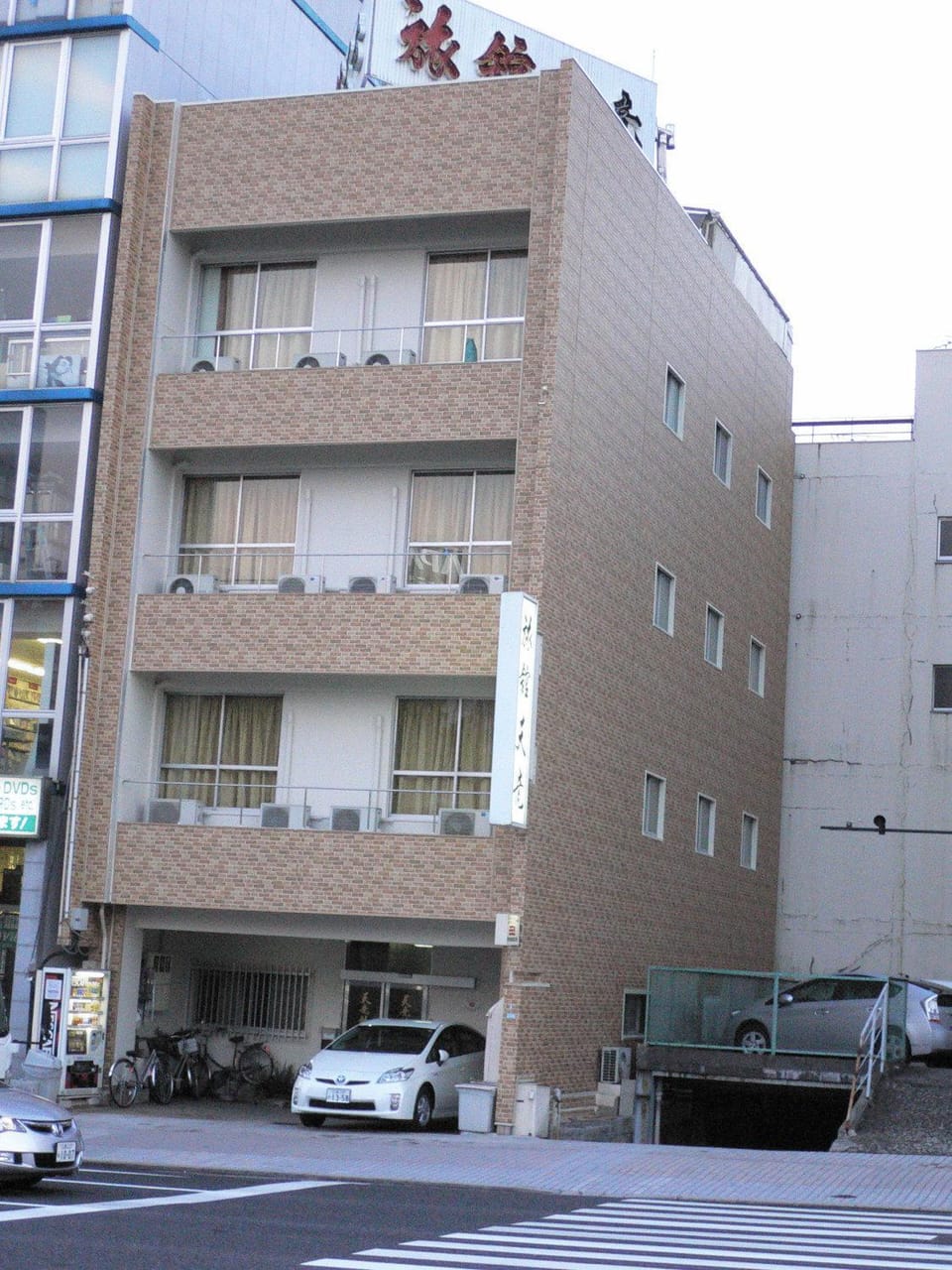 Facade/entrance