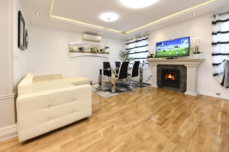 TV and multimedia, Living room, Seating area