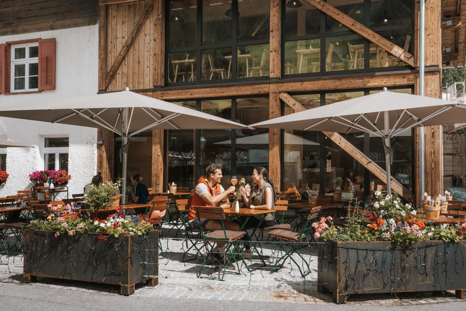 Restaurant/places to eat, Balcony/Terrace