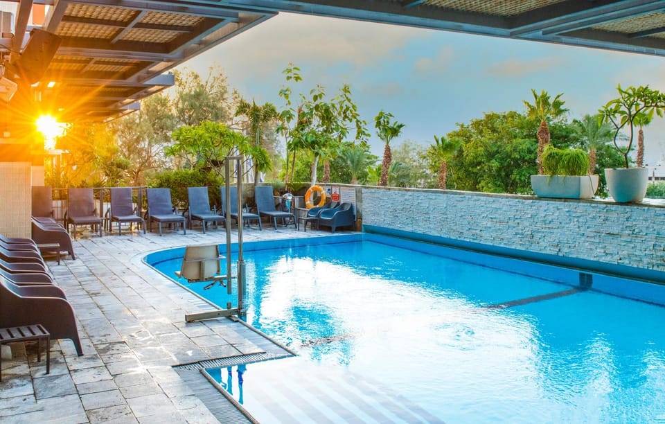 Pool view, Swimming pool, sunbed
