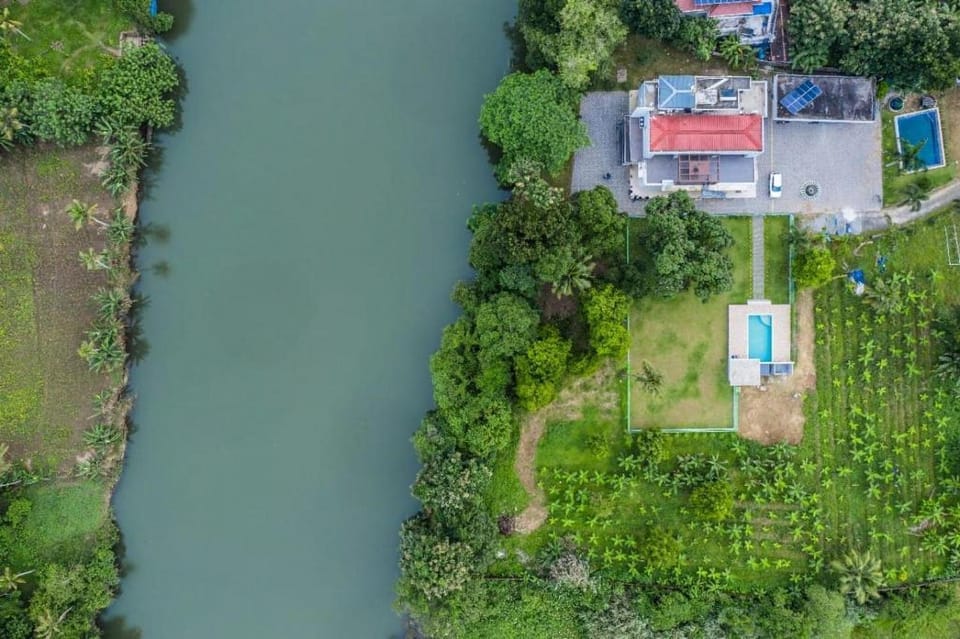Spring, Day, Neighbourhood, Natural landscape, Bird's eye view, Pool view, River view, Swimming pool