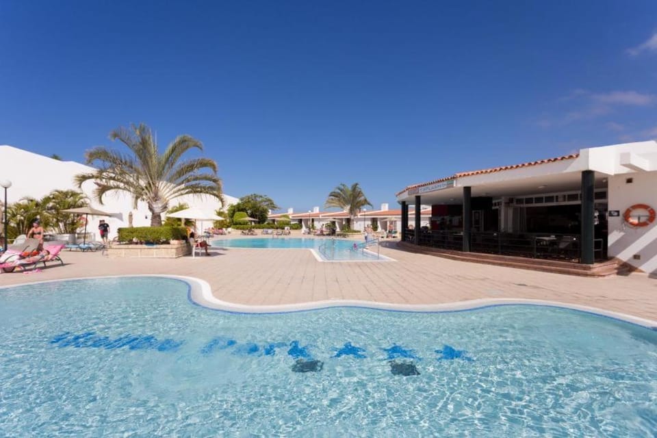 Day, People, View (from property/room), View (from property/room), Other, Other, Other, Seating area, Pool view, Swimming pool, group of guests, sunbed, towels, towels