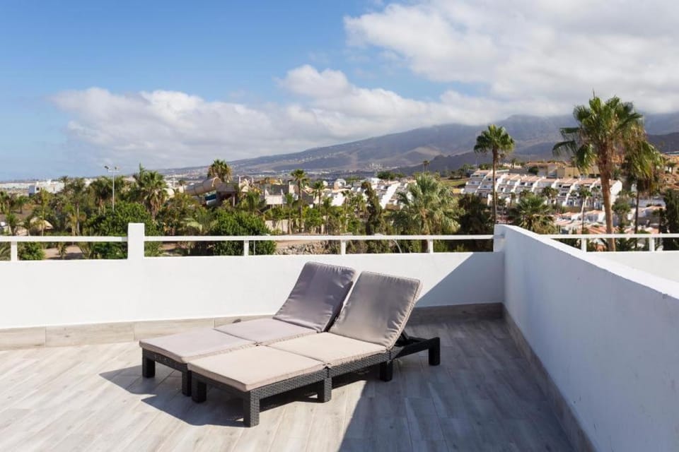 Day, Natural landscape, View (from property/room), View (from property/room), Balcony/Terrace, Seating area, Mountain view, Mountain view, Sea view, Sea view, towels, towels