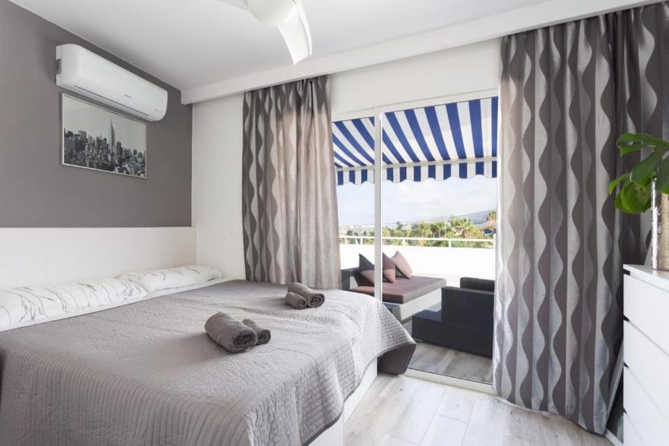 Bed, View (from property/room), View (from property/room), Balcony/Terrace, Balcony/Terrace, Photo of the whole room, Seating area, Bedroom, Mountain view, Mountain view, Sea view, Sea view, towels, towels, air conditioner