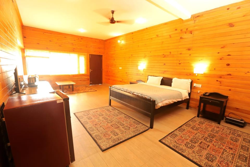 Bedroom, fireplace