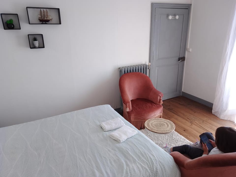 Bed, Photo of the whole room