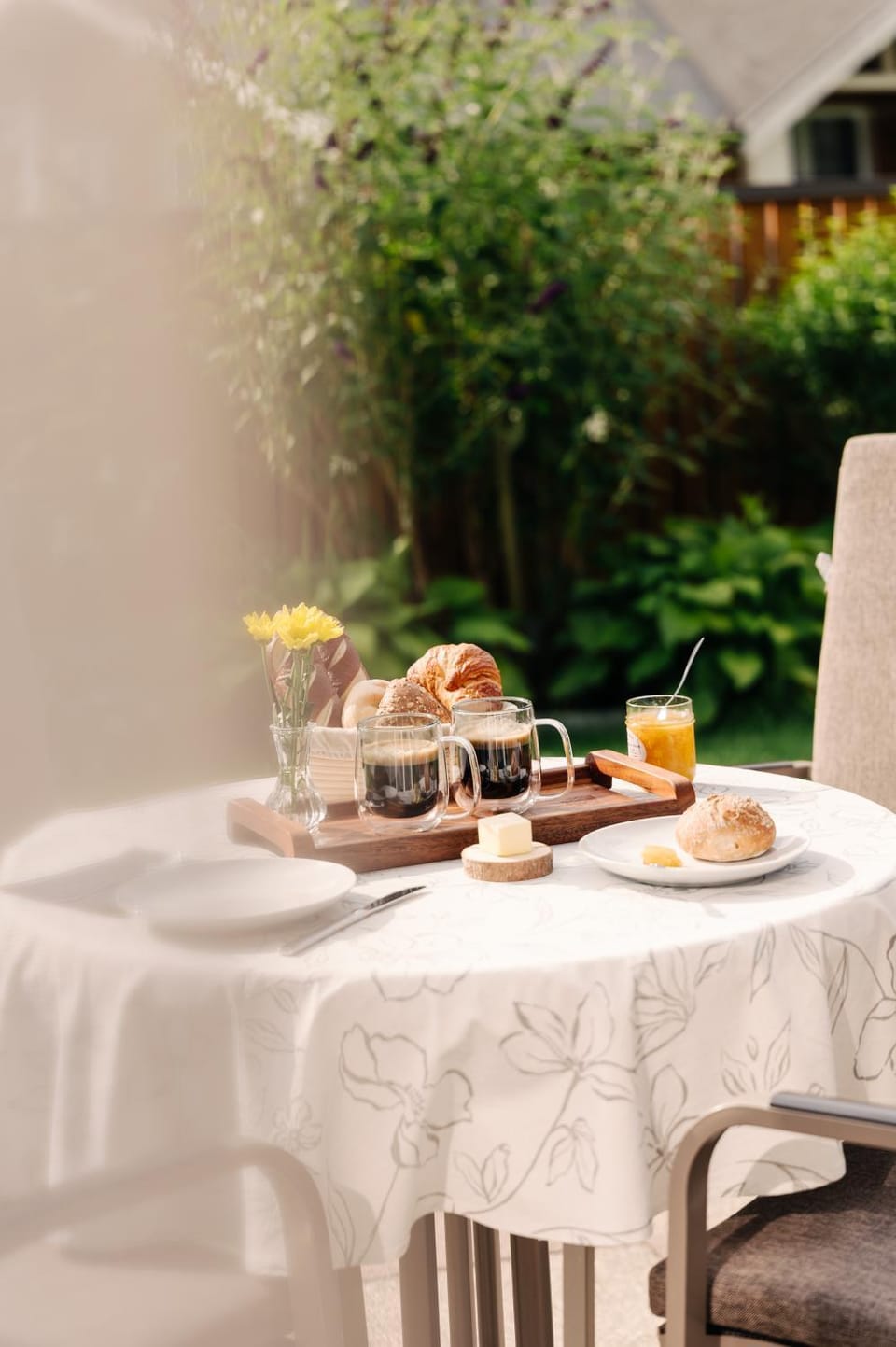 Day, Food and drinks, Dining area, Food, Breakfast, Continental breakfast, Dinner, Drinks