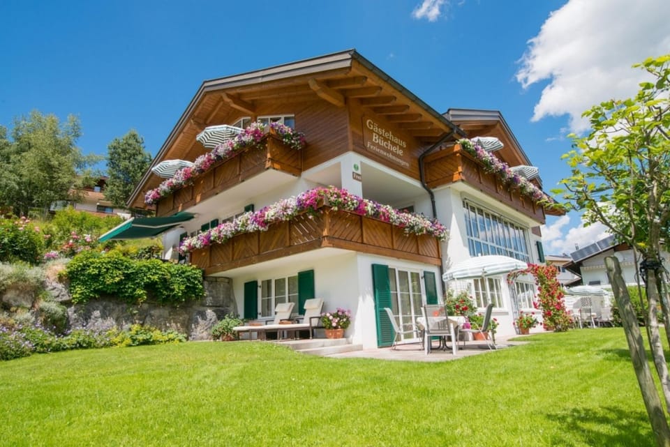 Ferienwohnung Gästehaus Büchele Kleinwalsertal Country House in Oberstdorf