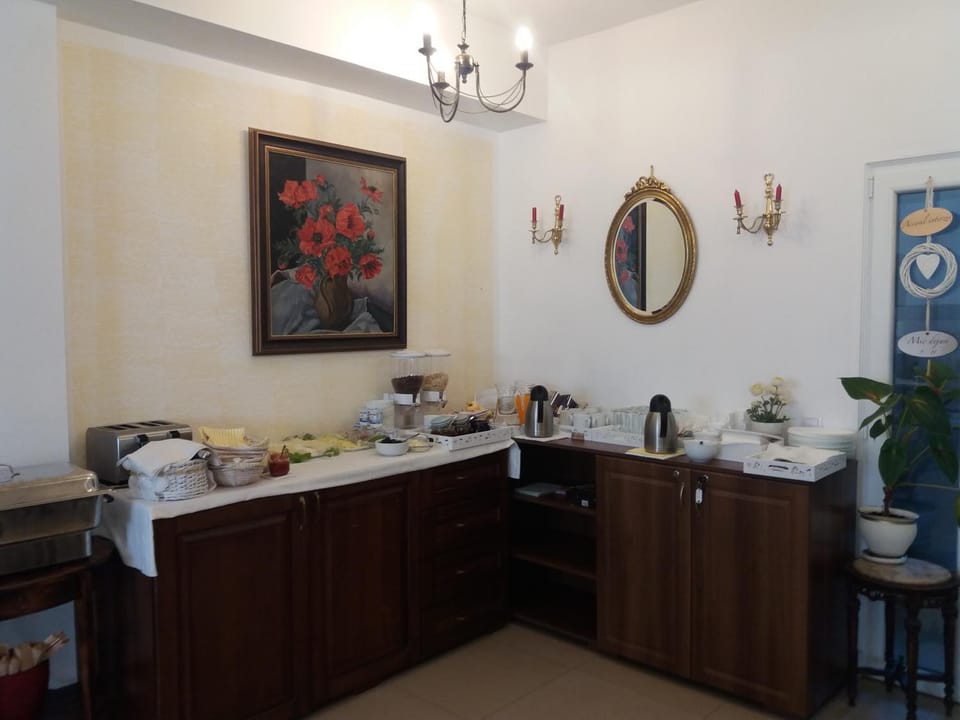 Coffee/tea facilities, Food and drinks, Food, Breakfast, Buffet breakfast