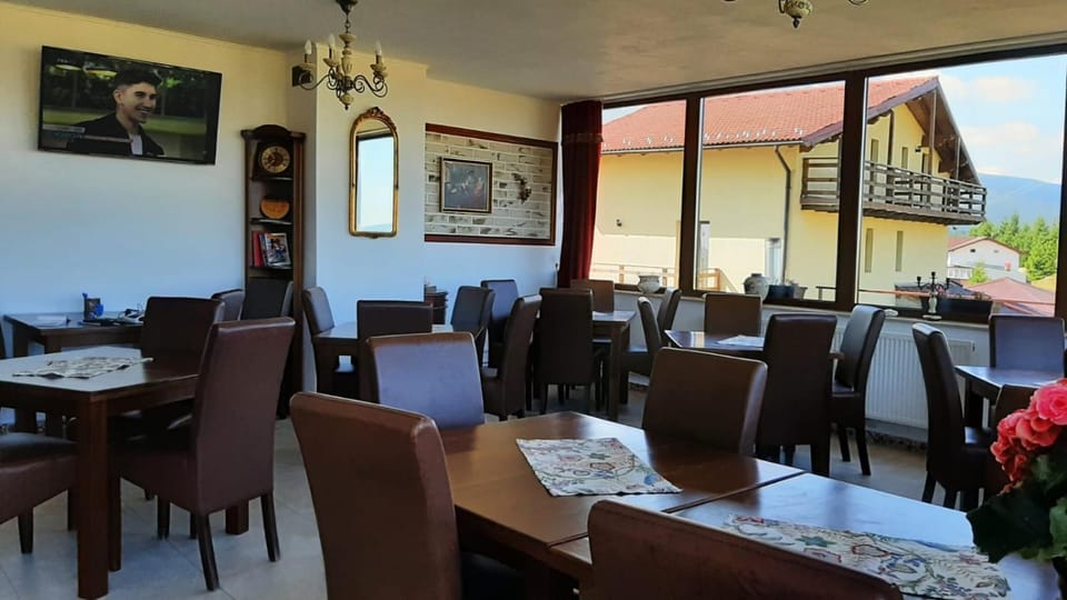 Seating area, Dining area