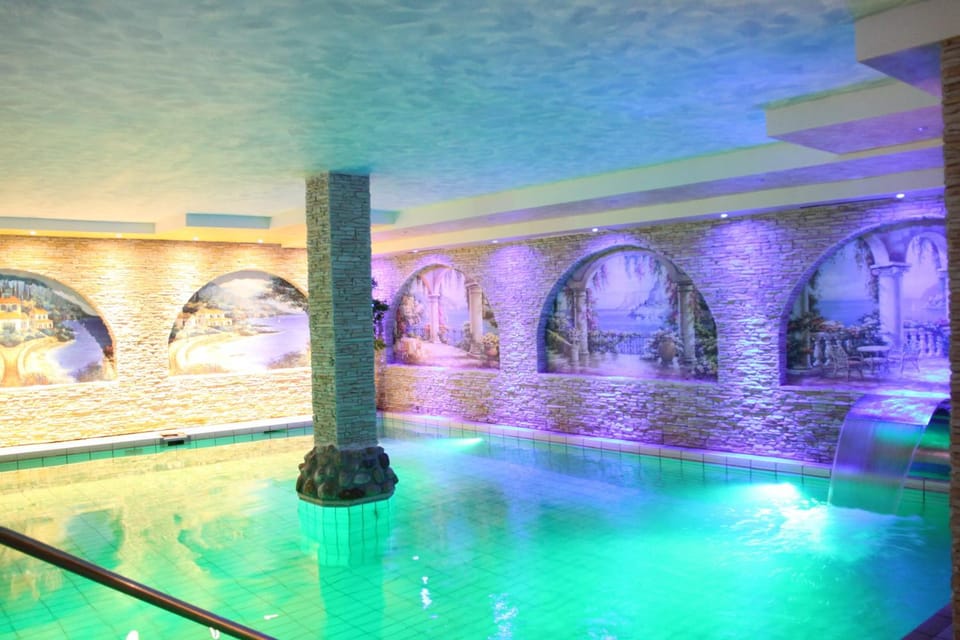 Swimming pool, Swimming pool