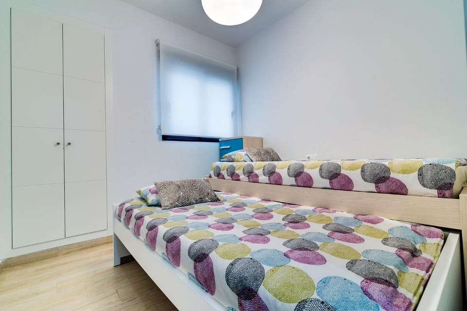 Bedroom, bunk bed