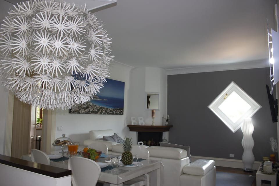 Communal lounge/ TV room, Food close-up, BBQ facilities, Garden, Balcony/Terrace, Lounge or bar, City view, Garden view, Mountain view, Sea view, Italian breakfast, English/Irish breakfast, American breakfast, Lunch, Dinner, Non alcoholic drinks, older children, group of guests, Family