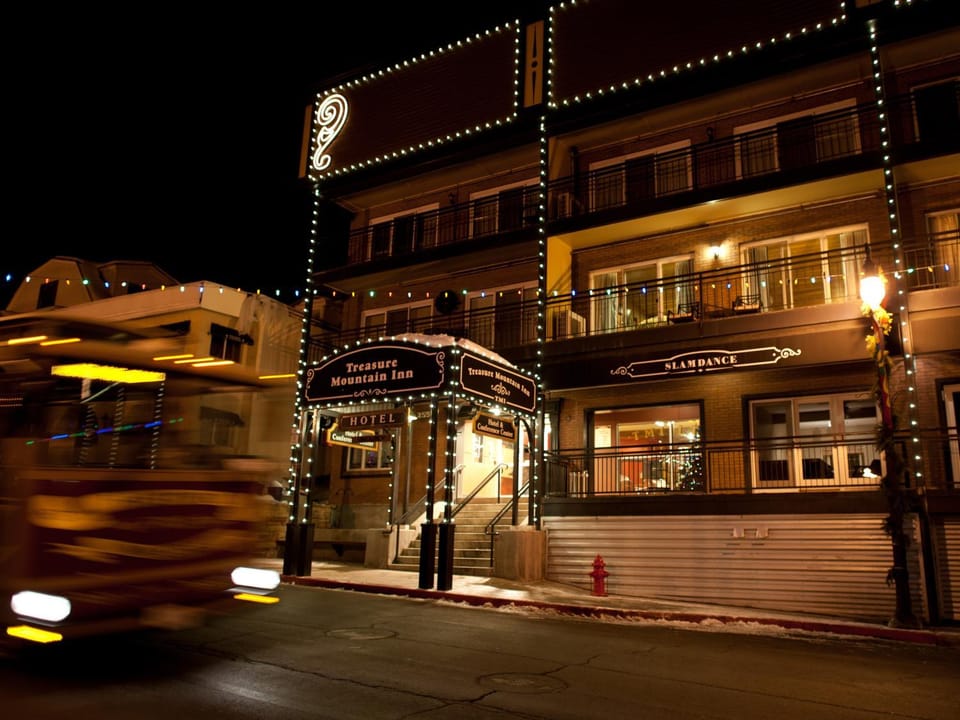 Restaurant/places to eat, Facade/entrance