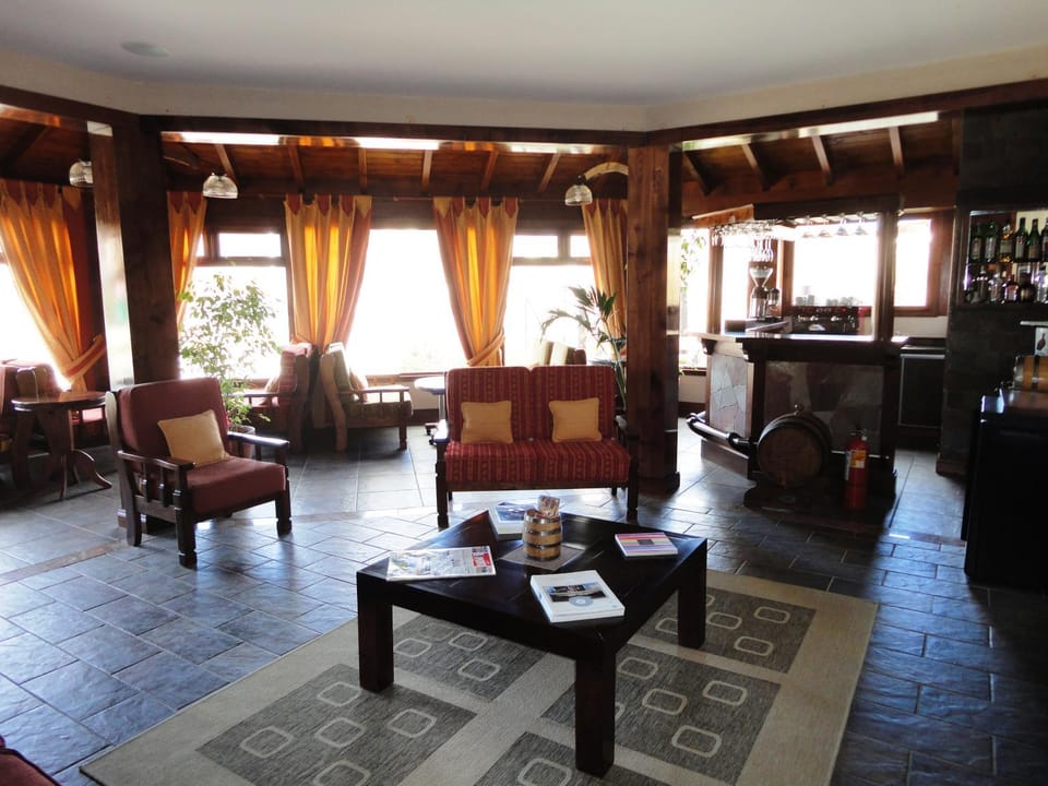 Communal lounge/ TV room, Lobby or reception, Lounge or bar