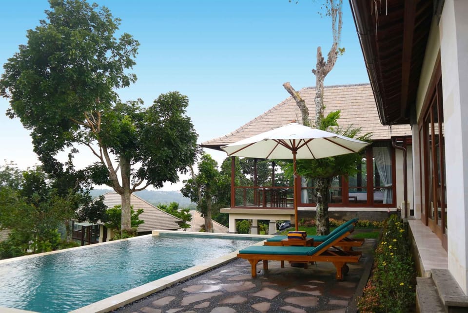 Property building, Natural landscape, Garden, View (from property/room), Balcony/Terrace, Garden view, Mountain view, Pool view, Swimming pool