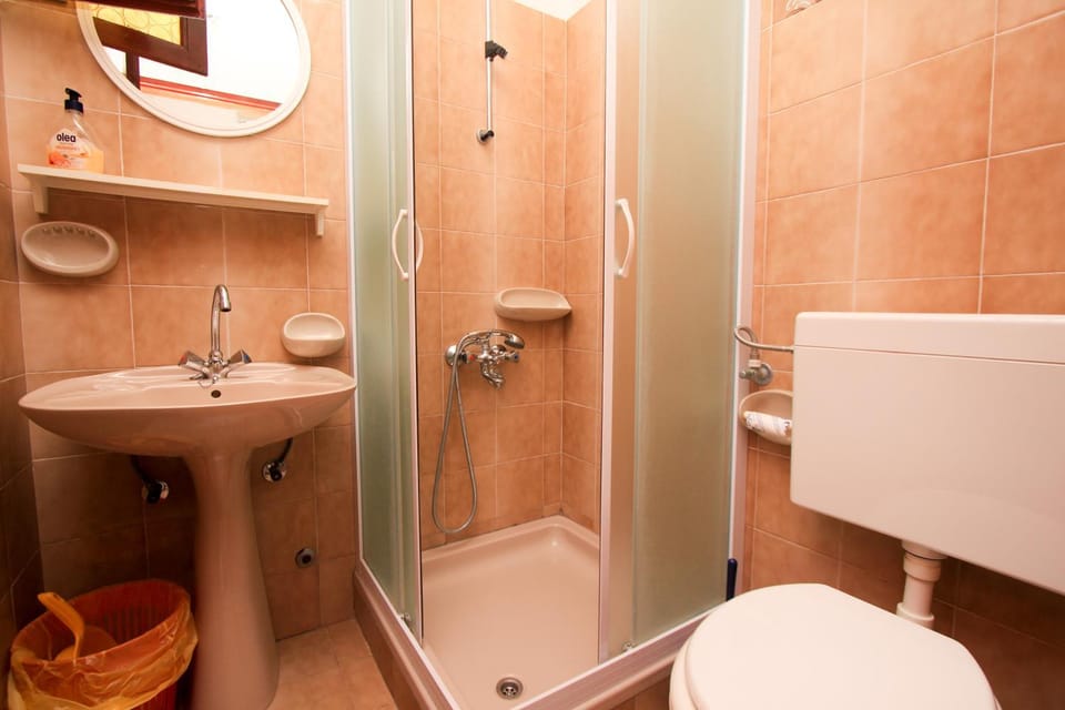 Shower, Toilet, Bathroom, Area and facilities