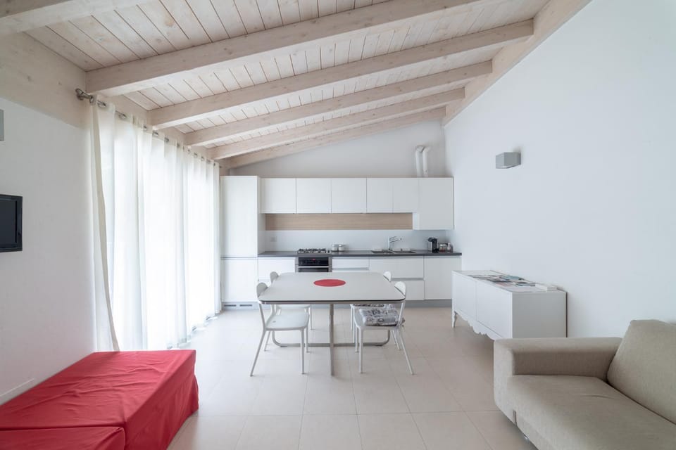 Kitchen or kitchenette, Seating area, Dining area