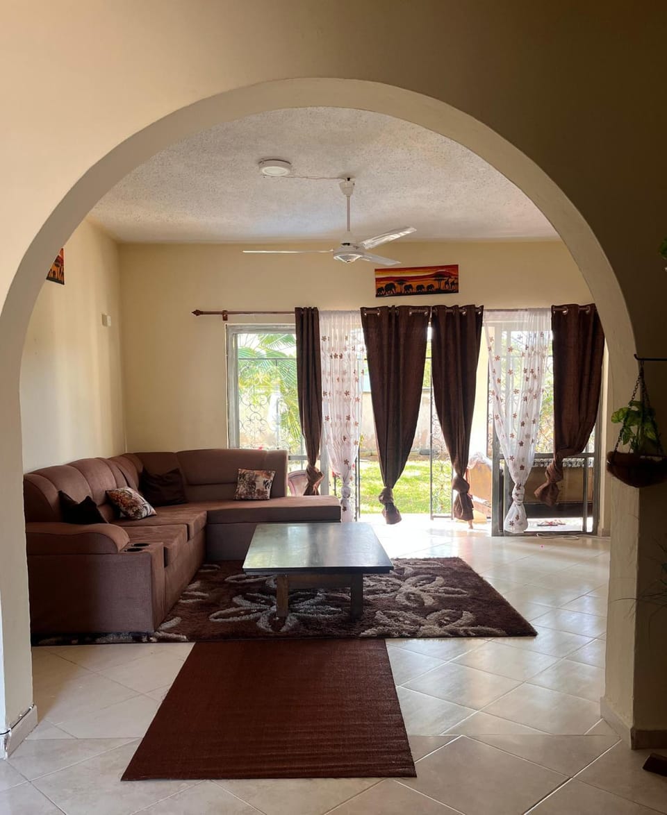 Akogo House - BnB , Hostel, Backpackers & Volunteer Center Hostel in Mombasa