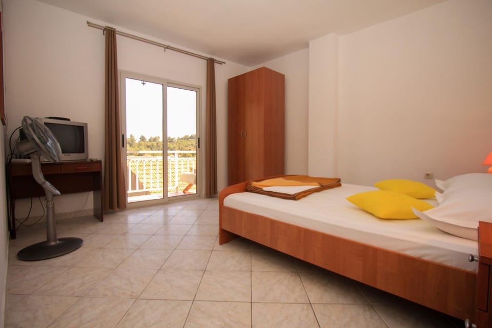 Bed, TV and multimedia, View (from property/room), Other, Decorative detail, Bedroom, Area and facilities