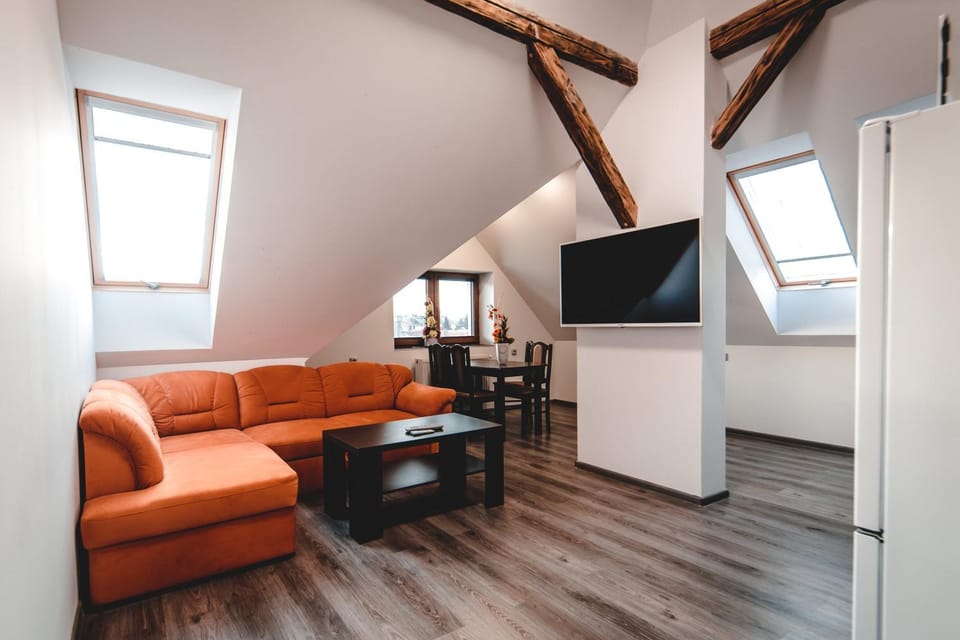 Communal lounge/ TV room, TV and multimedia, Living room, Seating area