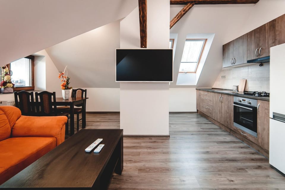 Communal lounge/ TV room, TV and multimedia, Kitchen or kitchenette, Living room, Dining area