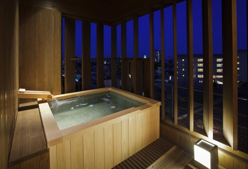 Night, Hot Tub