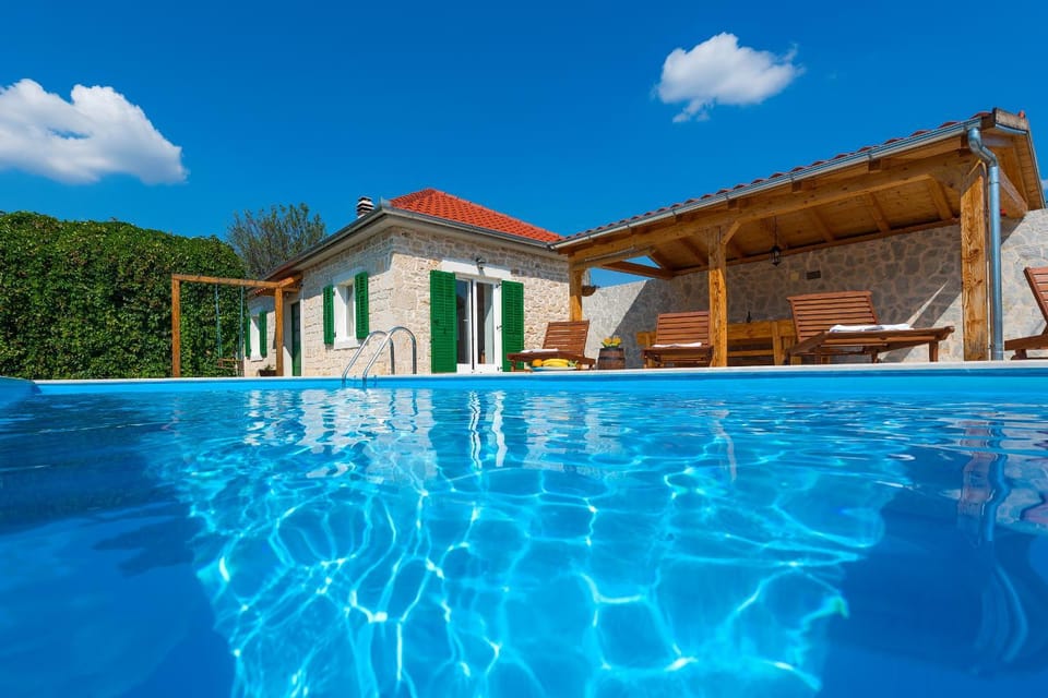 Swimming pool, Swimming pool