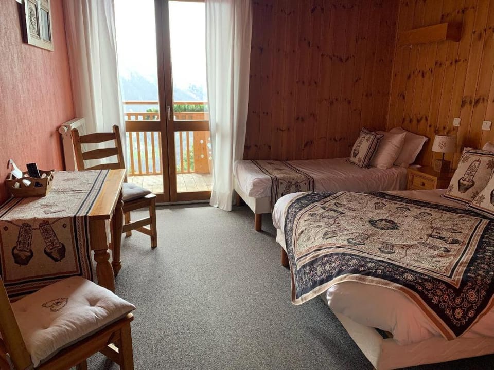 Balcony/Terrace, Photo of the whole room, Decorative detail, Bedroom