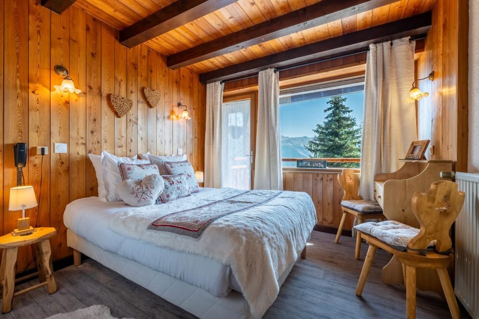 Bed, Photo of the whole room, Bedroom, Mountain view