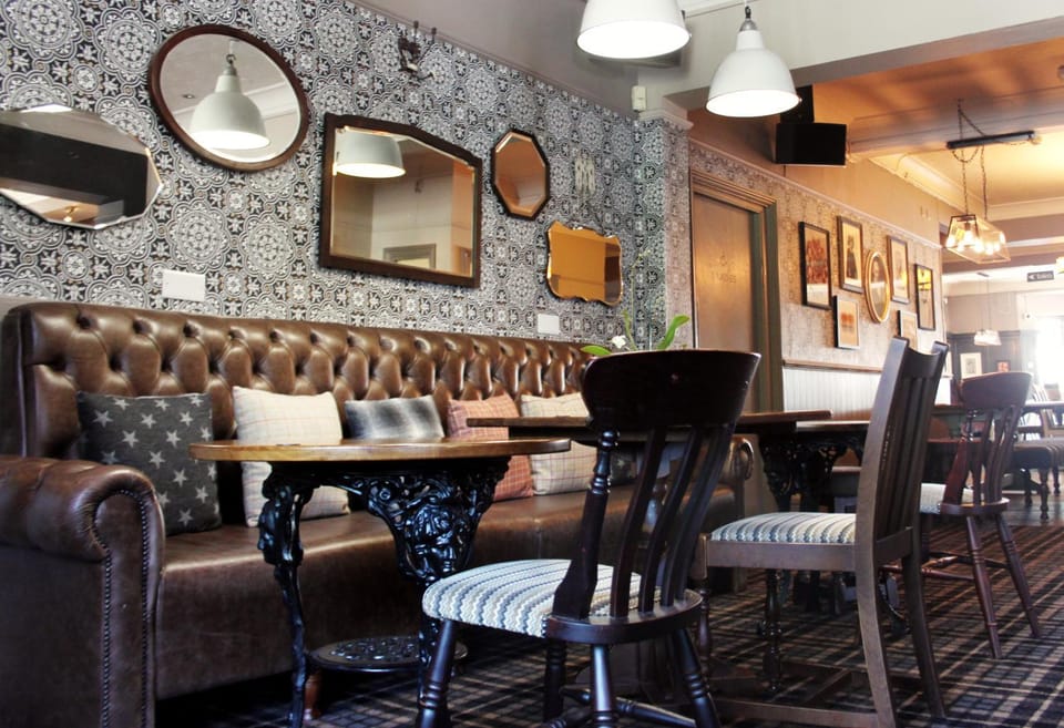 Restaurant/places to eat, Lounge or bar